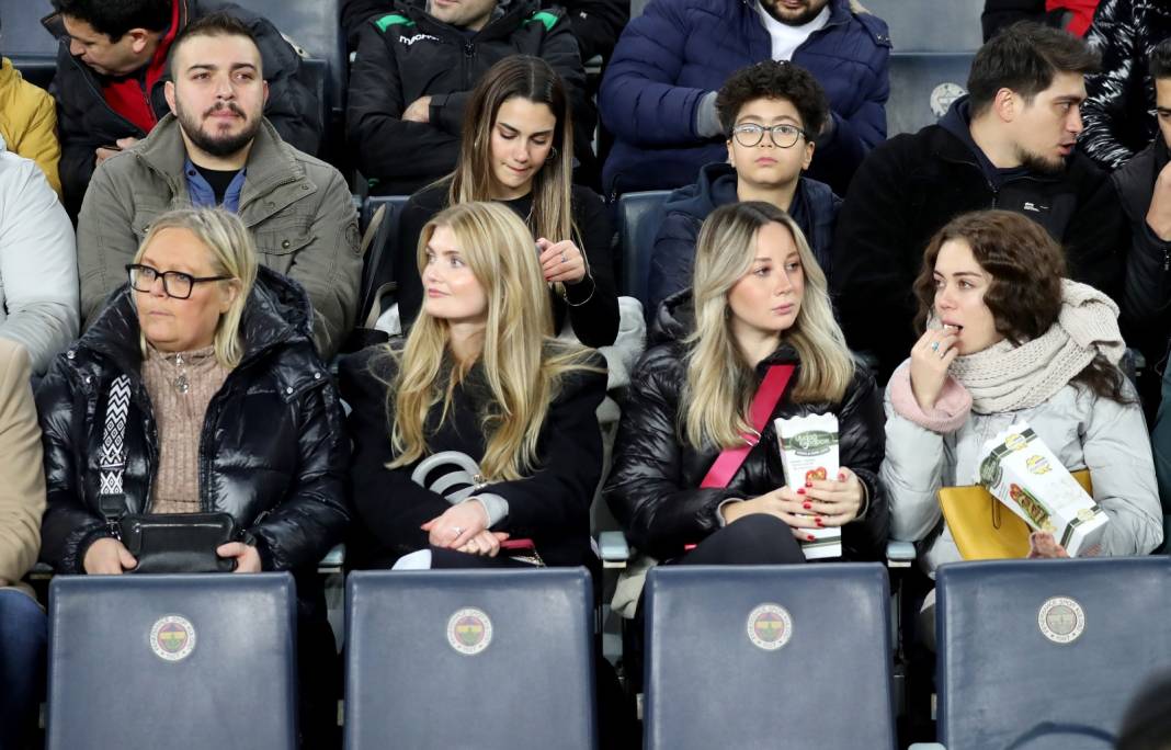 Fenerbahçe Fatih Karagümrük maçından çok özel fotoğraflar: Geri dönüş coşkusu tribünlere böyle yansıdı 2